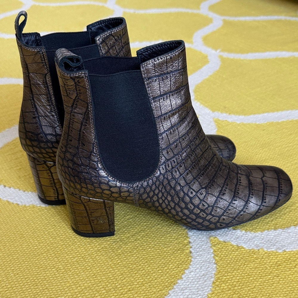 Elegant Faux Crocodile-Embossed Ankle Boots
